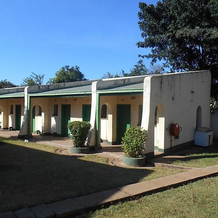 Victoria Falls Budget Hotel Esterno foto