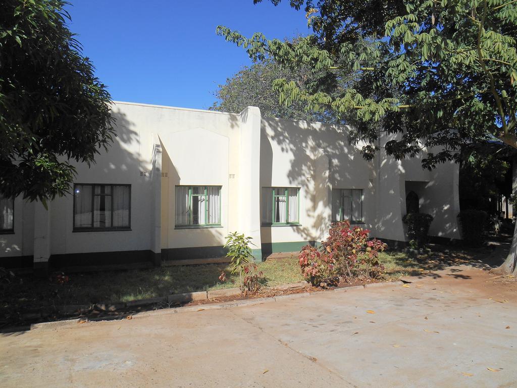 Victoria Falls Budget Hotel Esterno foto