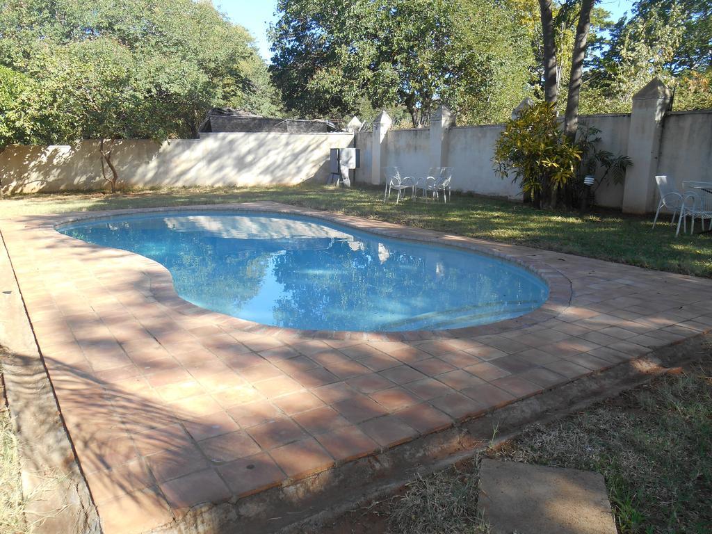 Victoria Falls Budget Hotel Esterno foto