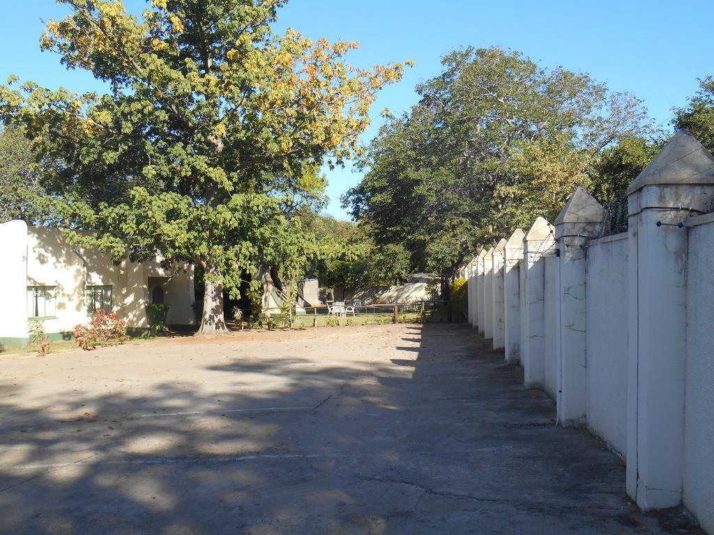 Victoria Falls Budget Hotel Esterno foto
