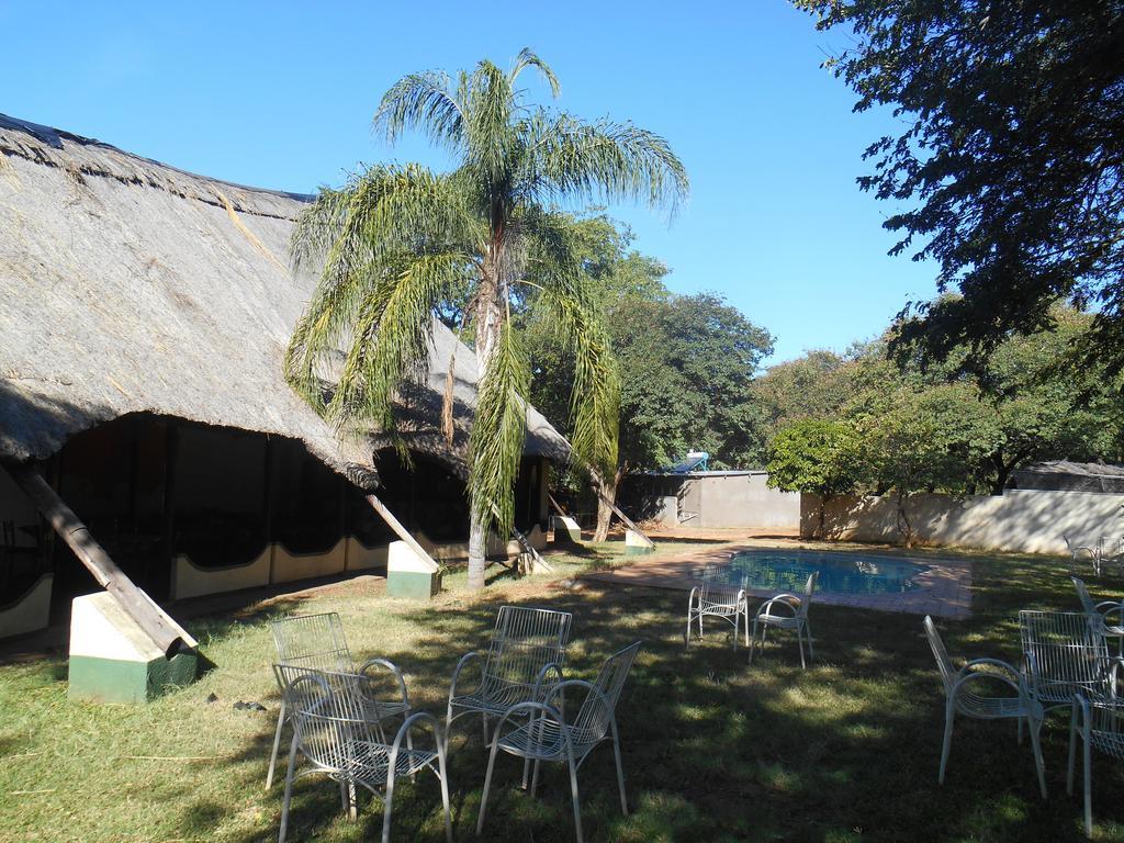 Victoria Falls Budget Hotel Esterno foto