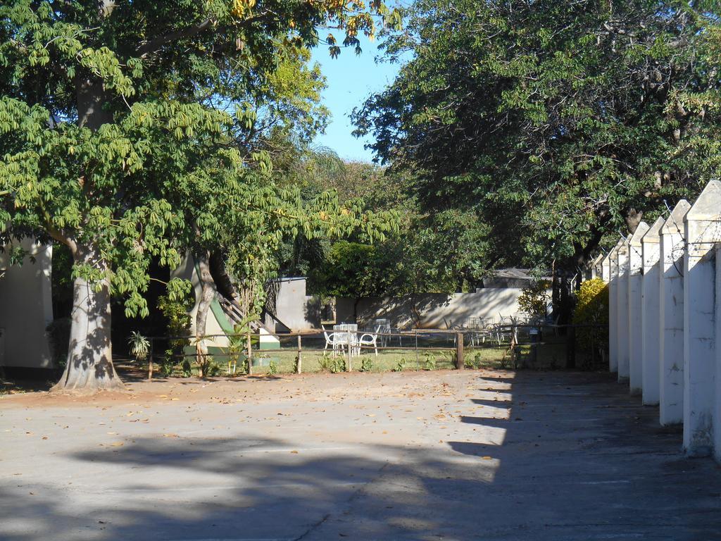 Victoria Falls Budget Hotel Esterno foto