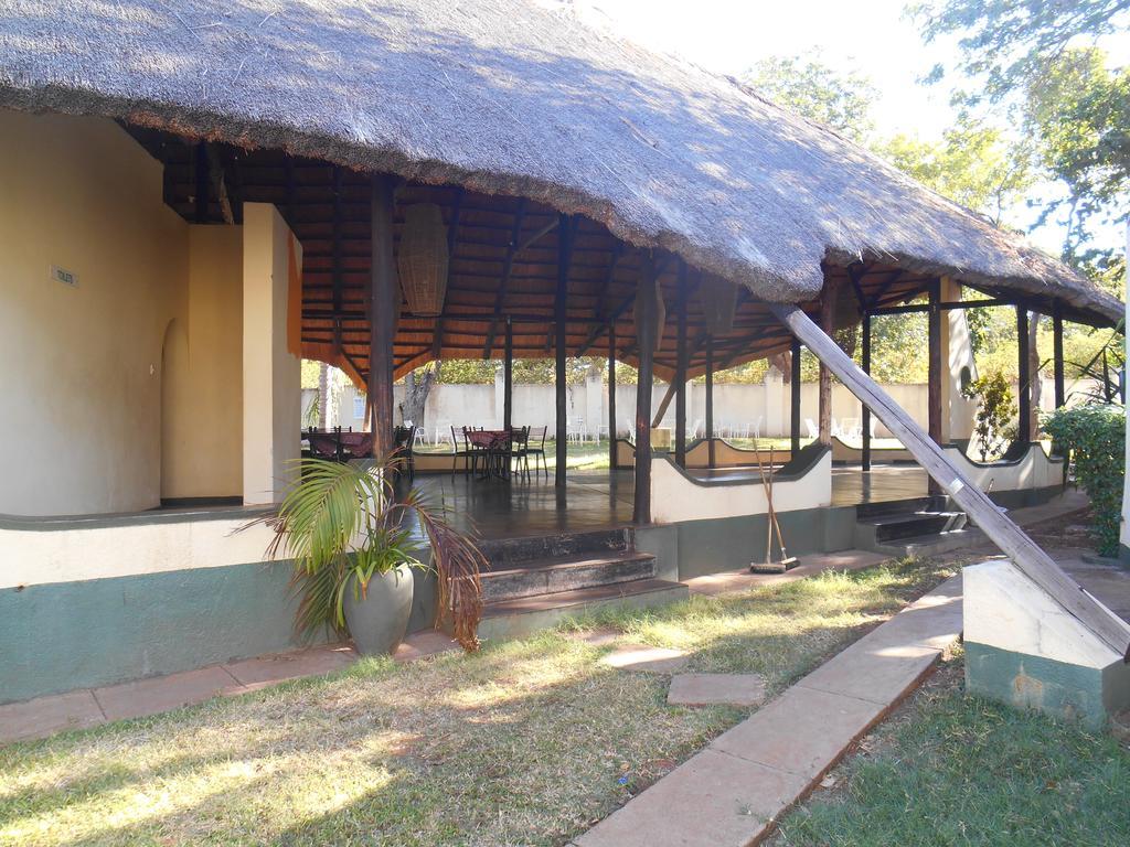 Victoria Falls Budget Hotel Esterno foto