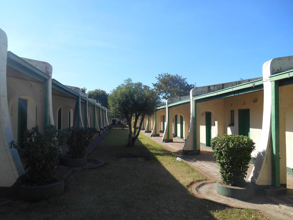 Victoria Falls Budget Hotel Esterno foto